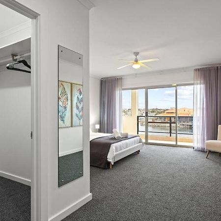 Waterfront Townhouse - Picturesque Marina Views Apartment Port Lincoln Bagian luar foto