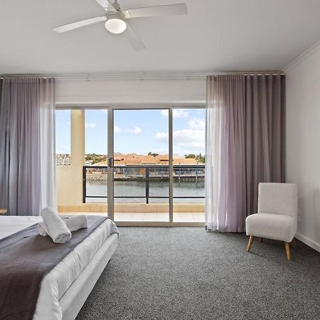 Waterfront Townhouse - Picturesque Marina Views Apartment Port Lincoln Bagian luar foto