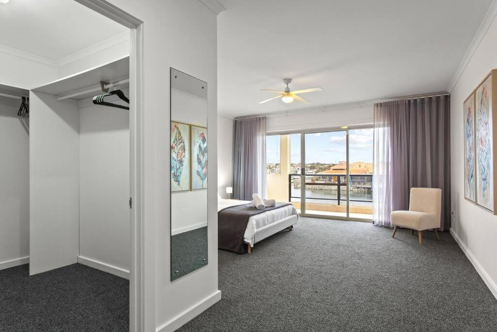 Waterfront Townhouse - Picturesque Marina Views Apartment Port Lincoln Bagian luar foto