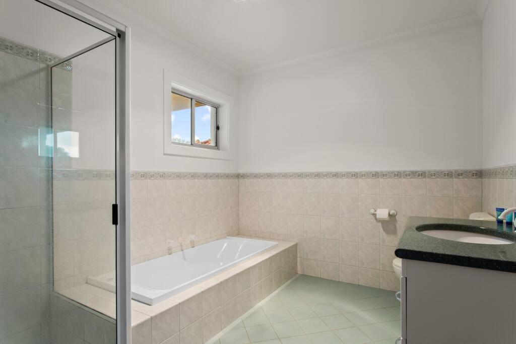 Waterfront Townhouse - Picturesque Marina Views Apartment Port Lincoln Bagian luar foto