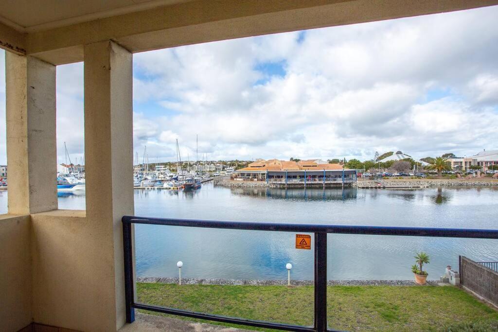 Waterfront Townhouse - Picturesque Marina Views Apartment Port Lincoln Bagian luar foto